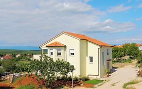 Private Accommodation Kirincic
